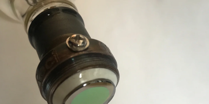 Что за пятно на зеркале лазерной трубки?